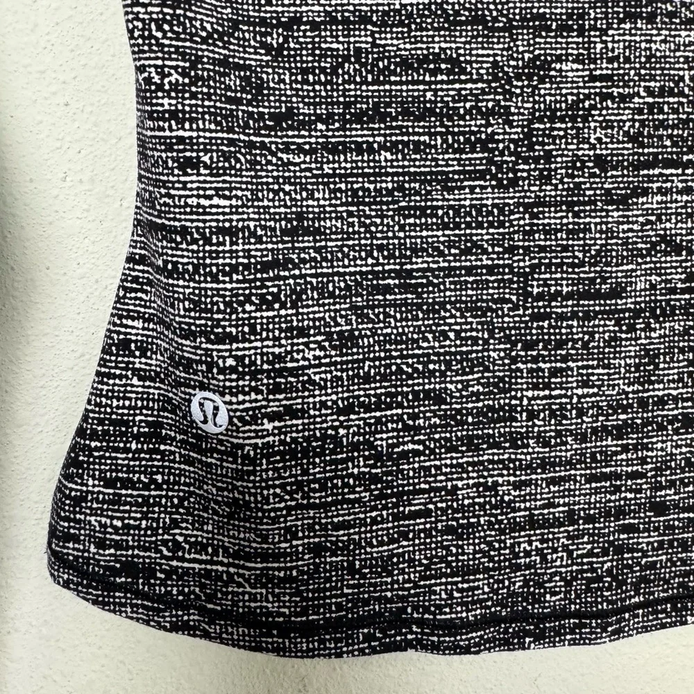 Lululemon Melodic Movement Long‎ Sleeve Twillines White Black Sz 4 Yoga Running